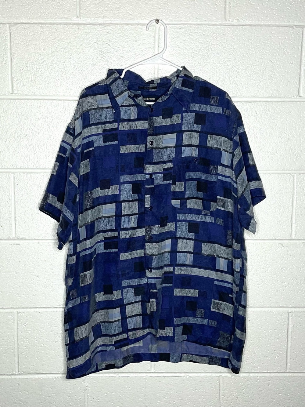 < Vintage Marc Edwards 100% Silk Geometric Pattern Button Down >